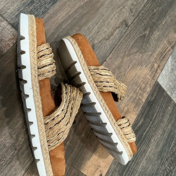 J Slides NYC Tan Raffia Gold Accent Leather Size 7.5 - Picture 3 of 10